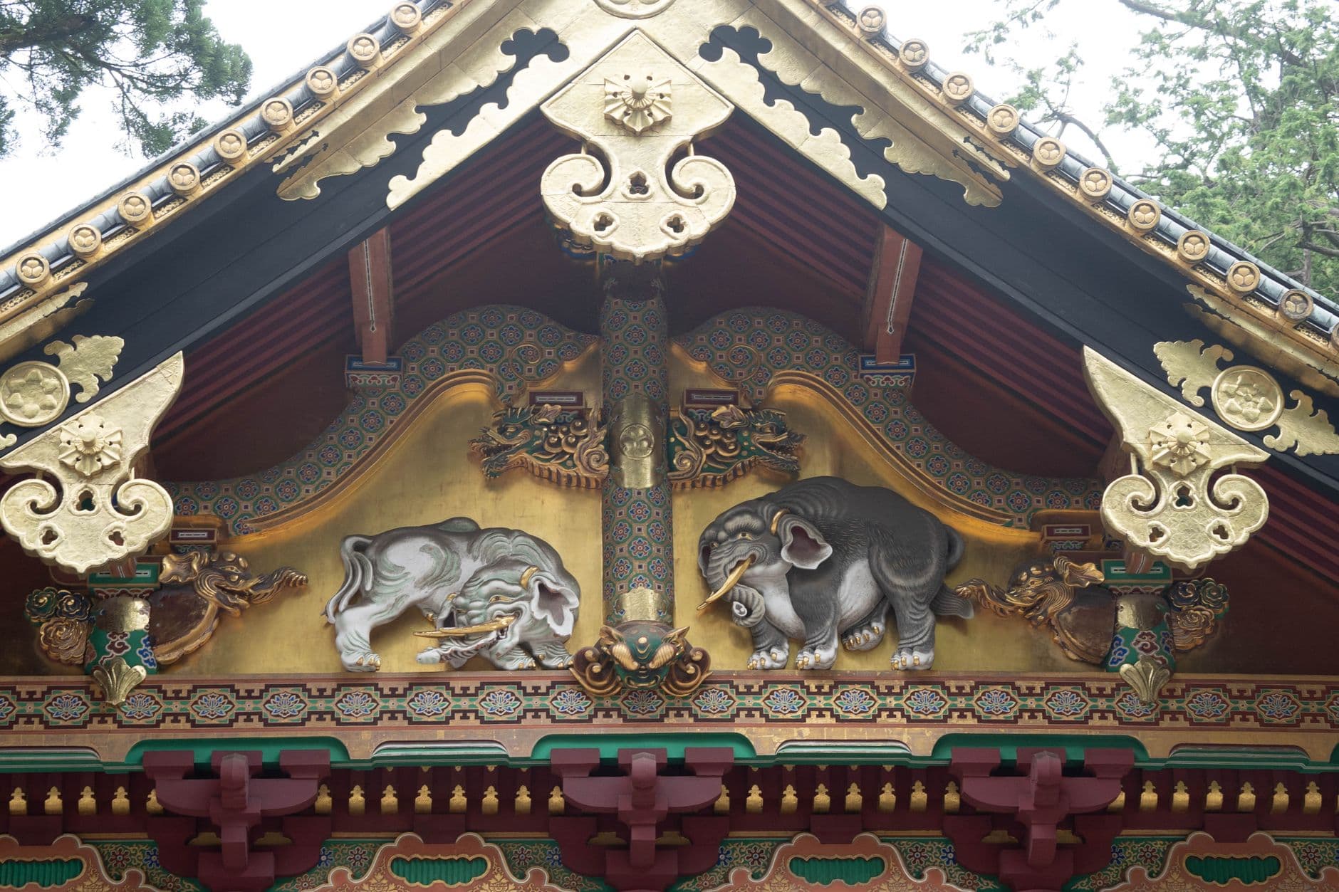 La puerta dorada Yōmeimon del santuario Tōshō-gū, en Nikko