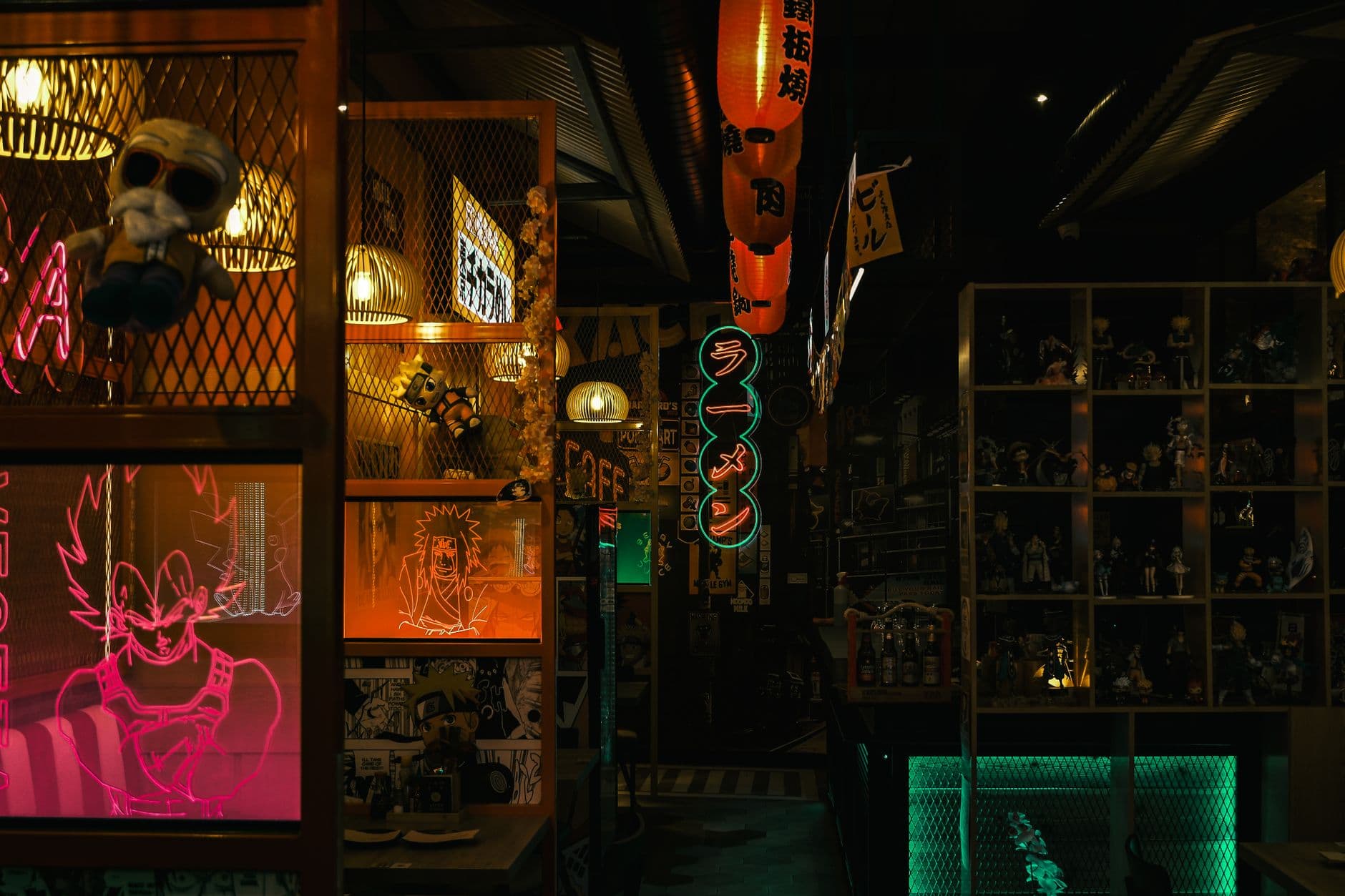Los pasillos de tiendas de segunda mano de Nakano Broadway