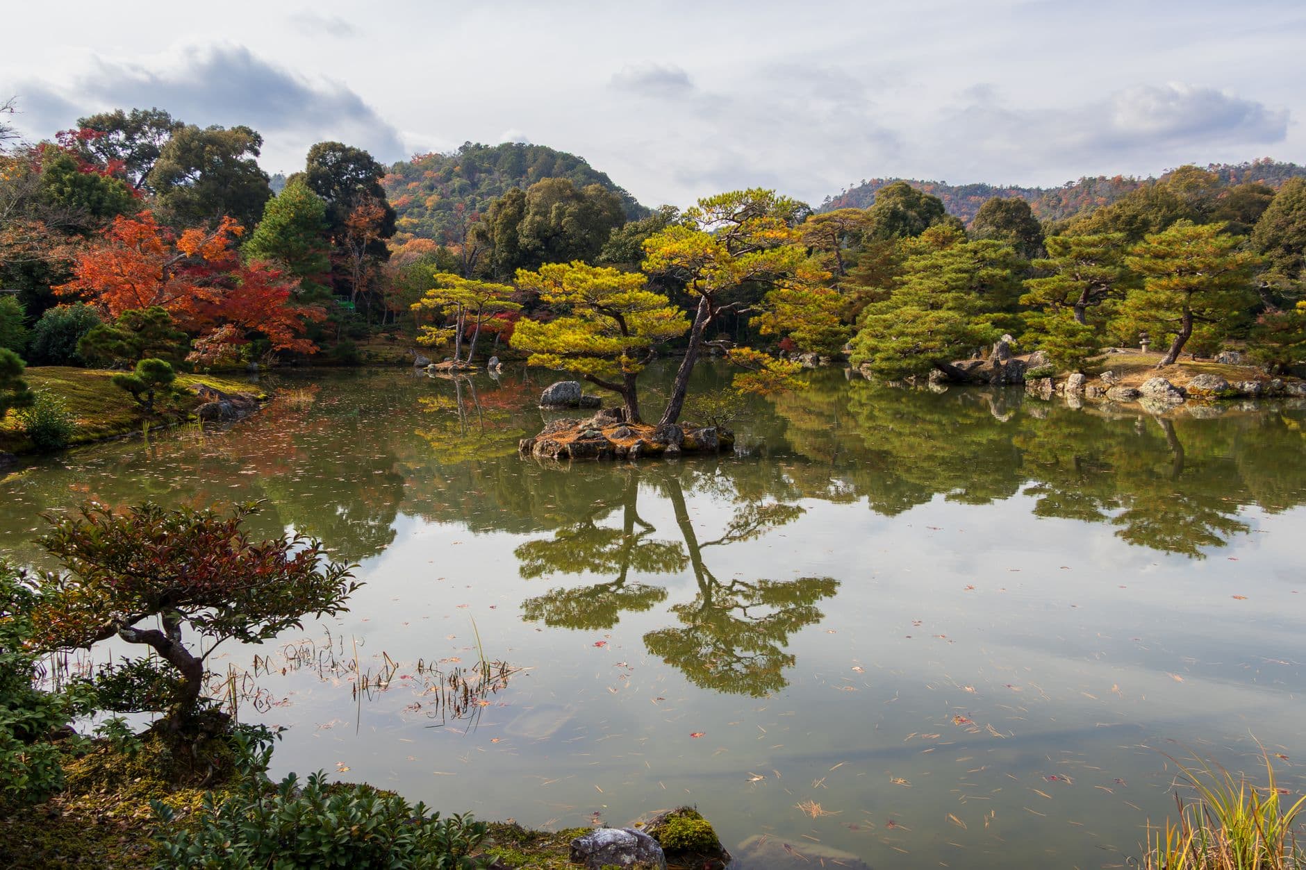 Las vistas desde los jardines de Ōkōchi Sansō