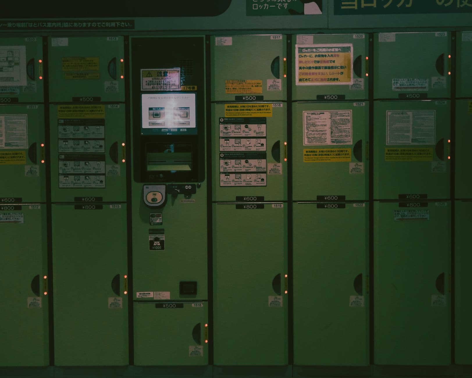 Taquillas de consigna en una estación japonesa