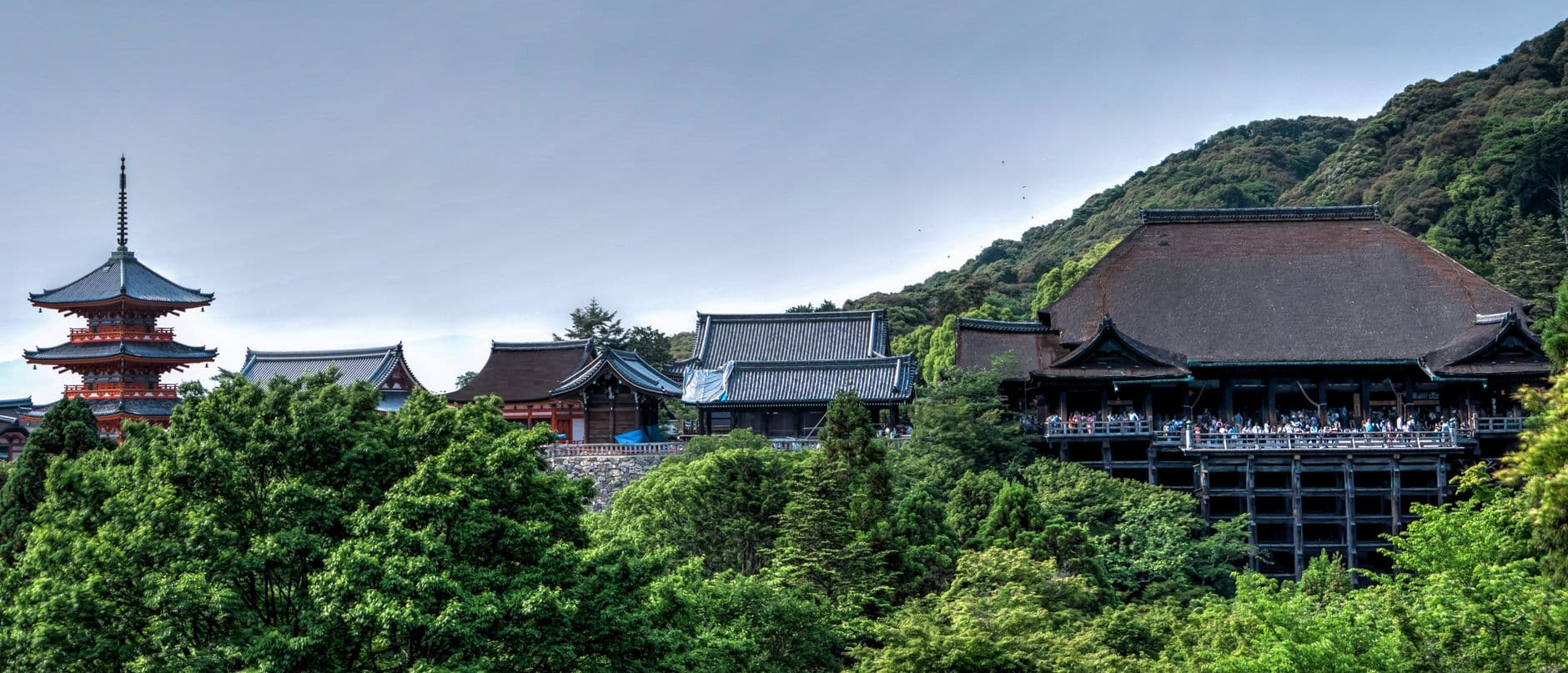 La plataforma de madera de Kiyomizu-dera